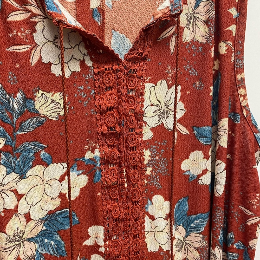 *4 for $20* Lily Morgan Floral Sleveless Blouse - Picture 3 of 7